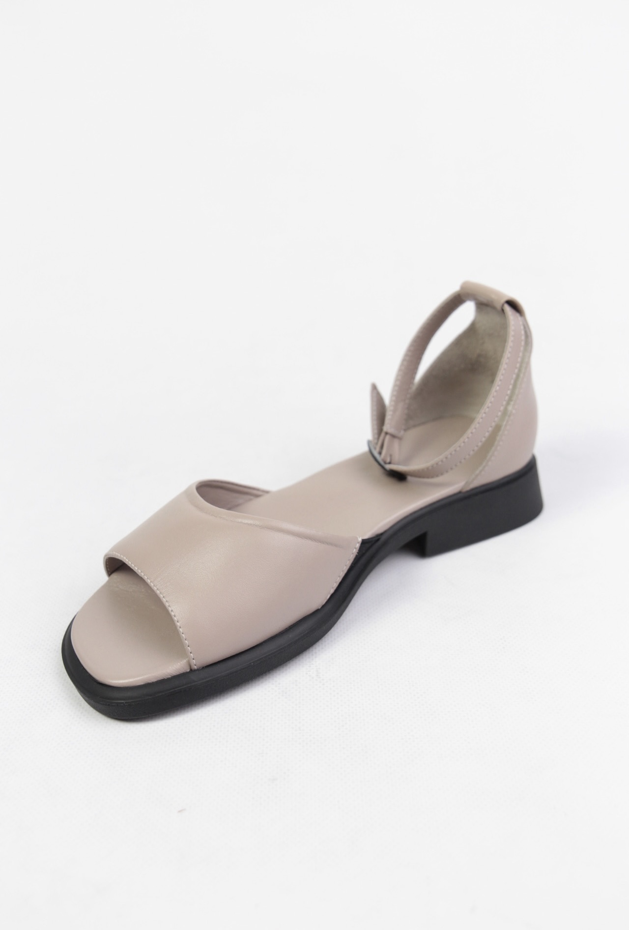 картинка Сандалии кожаные Benito от магазина Pratik