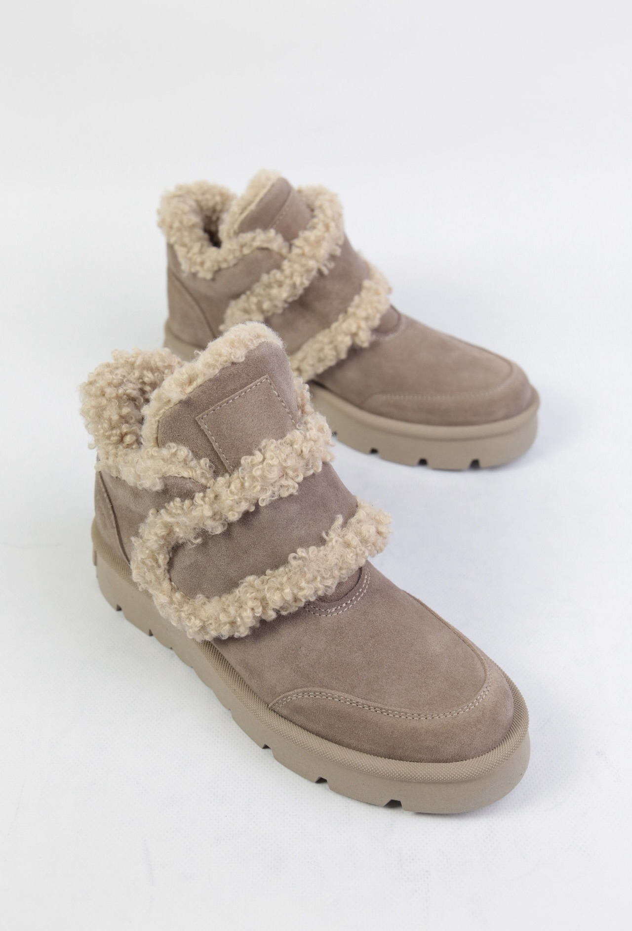 картинка Ботинки замшевые Benito от магазина Pratik