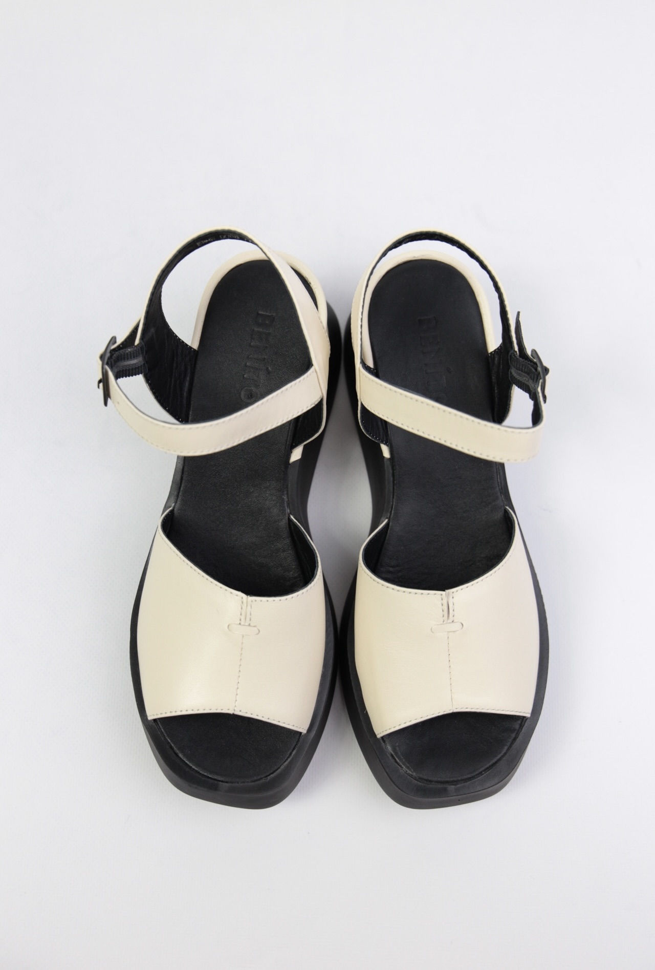 картинка Босоножки кожаные Benito от магазина Pratik