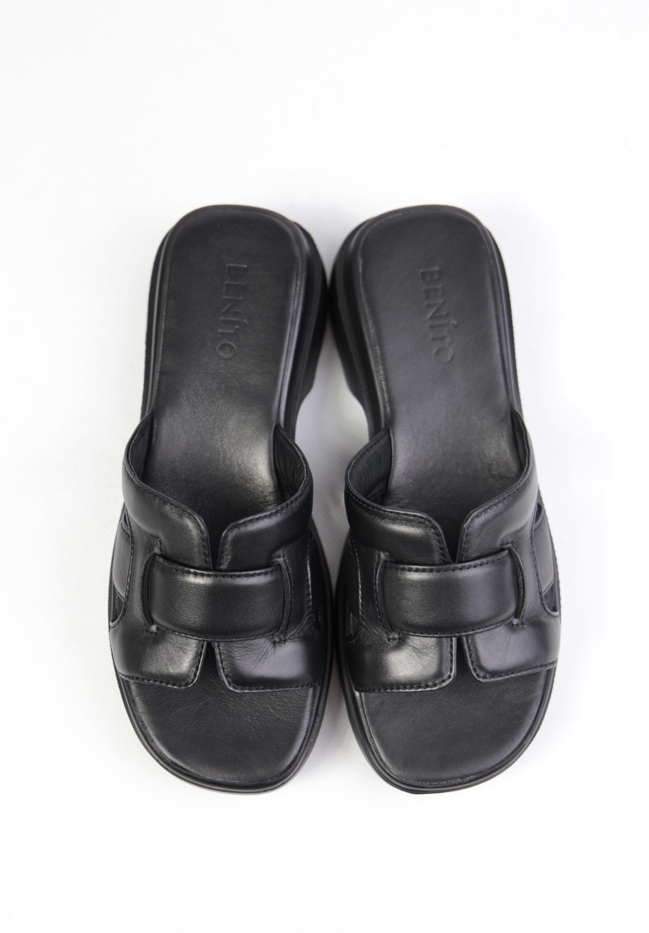 картинка Шлепанцы кожаные Benito от магазина Pratik