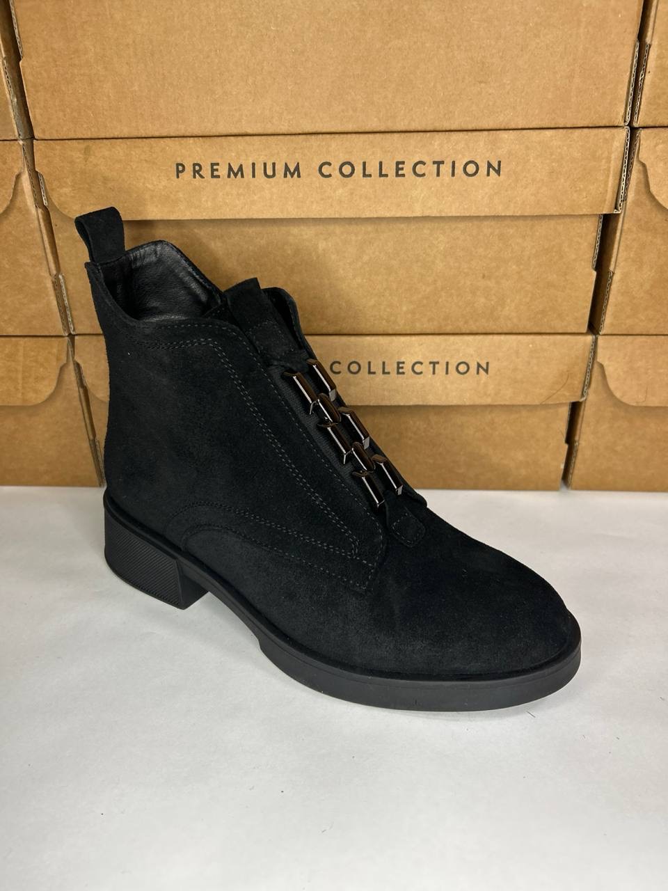 картинка Ботинки замшевые Benito от магазина Pratik