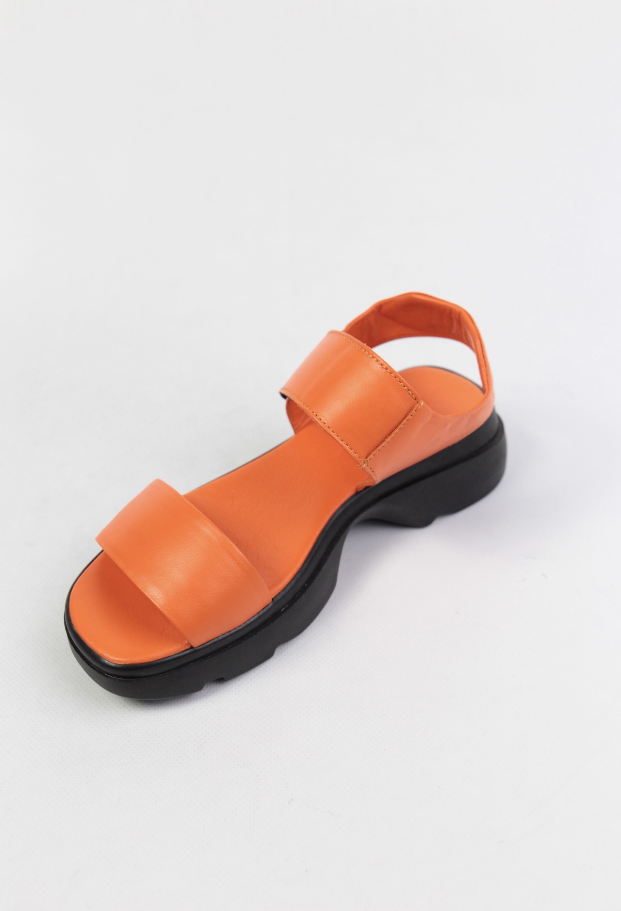 картинка Босоножки кожаные Benito от магазина Pratik