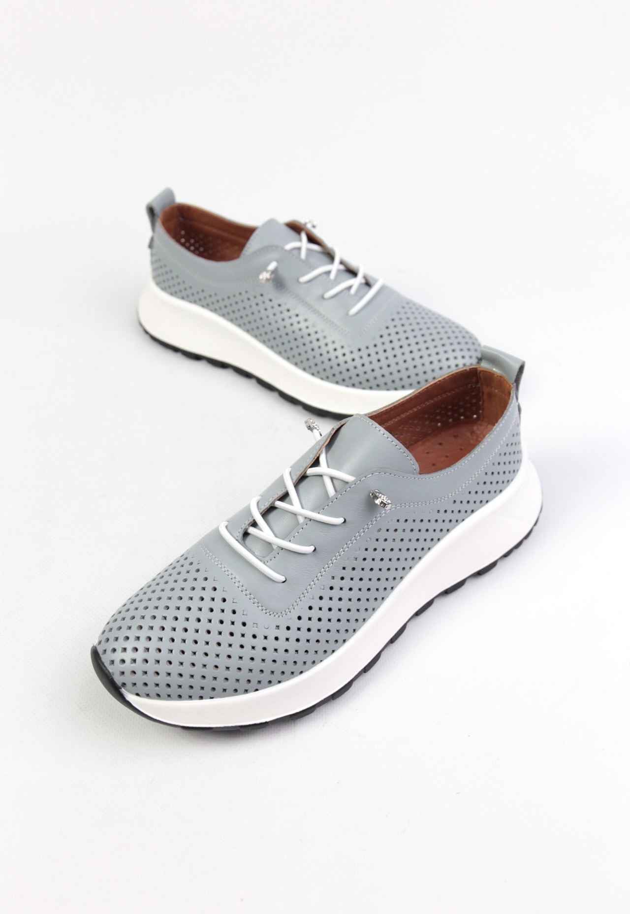 картинка  Кроссовки кожаные Benito от магазина Pratik