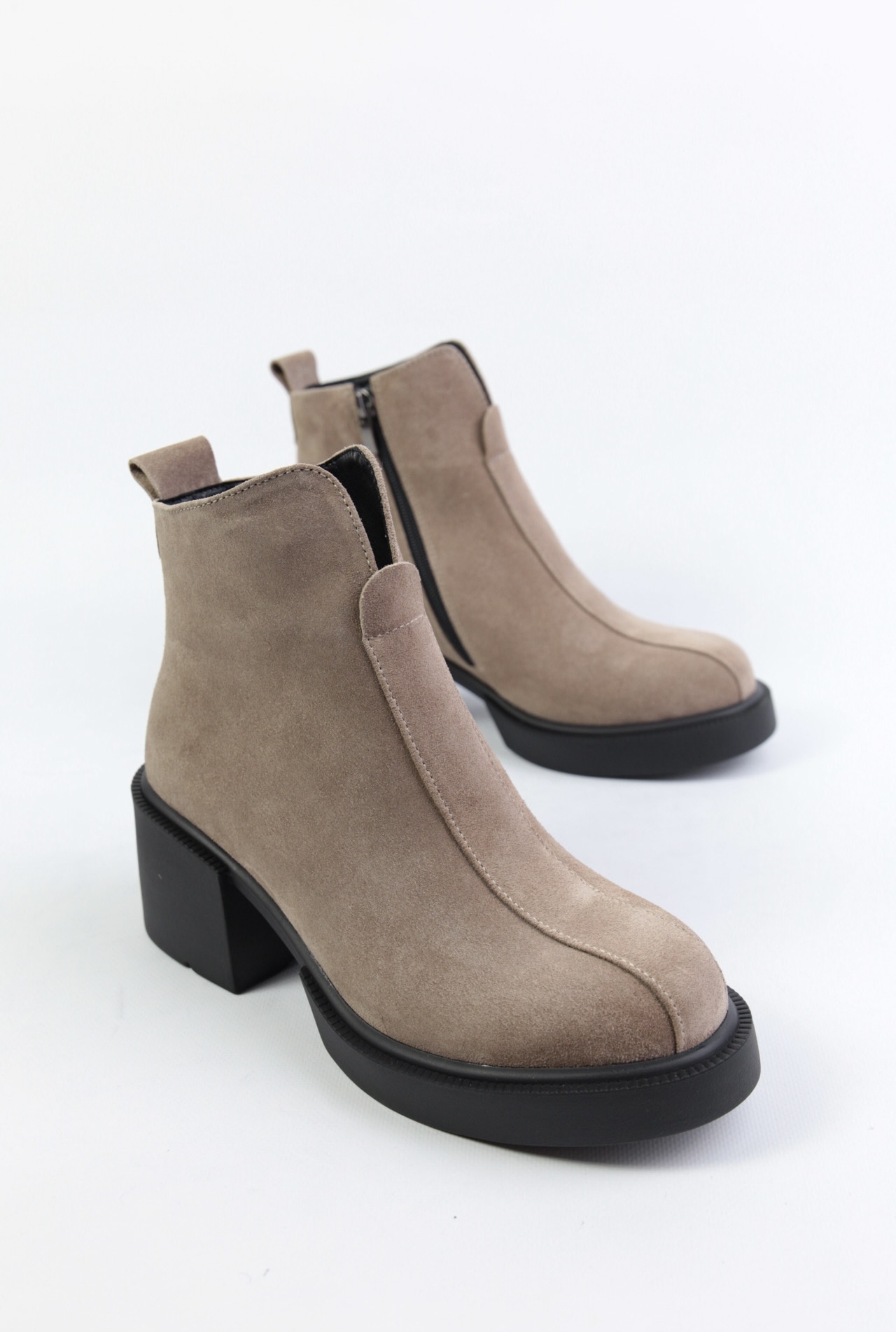 картинка Ботильоны замшевые Benito от магазина Pratik