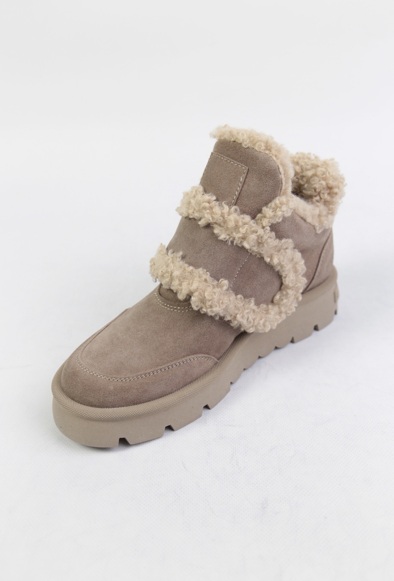 картинка Ботинки замшевые Benito от магазина Pratik