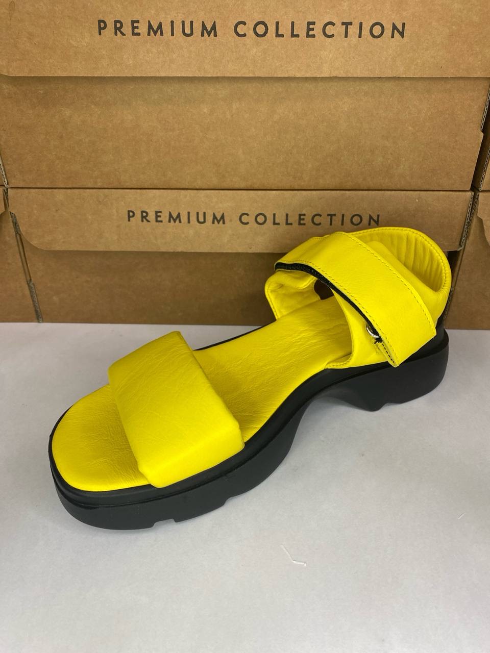 картинка Босоножки кожаные Benito от магазина Pratik