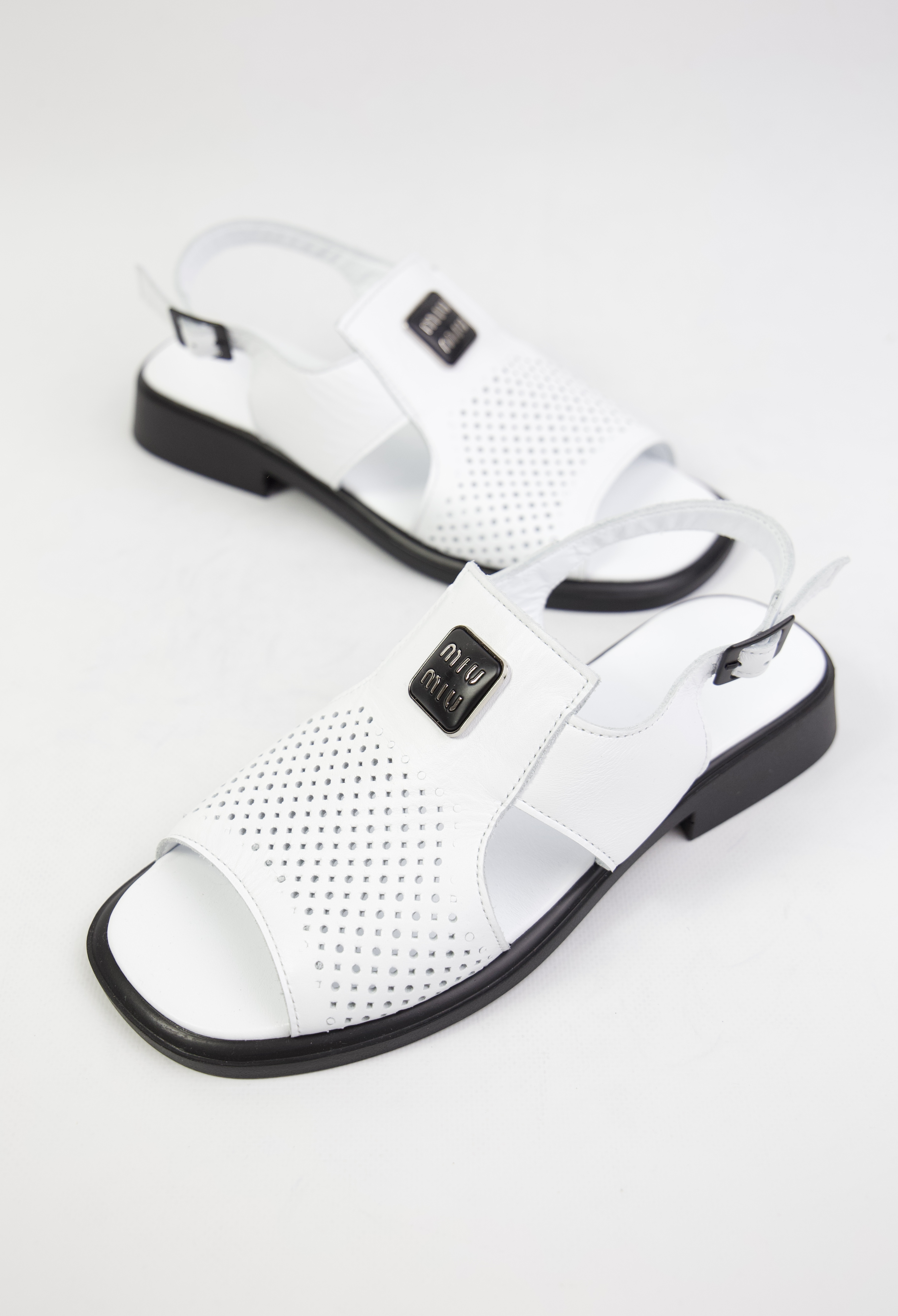 картинка Сандалии кожаные Benito от магазина Pratik