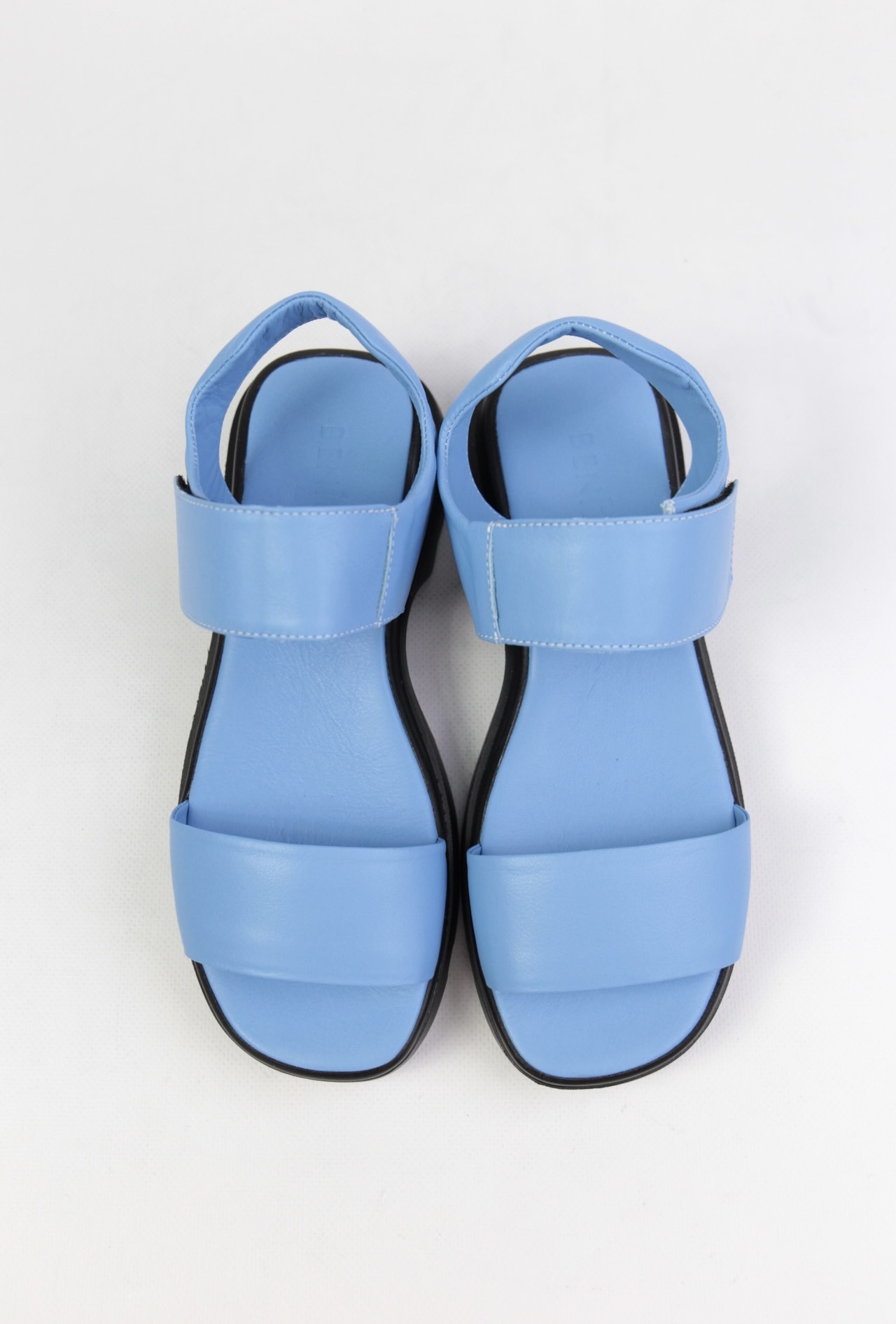 картинка Босоножки кожаные Benito от магазина Pratik