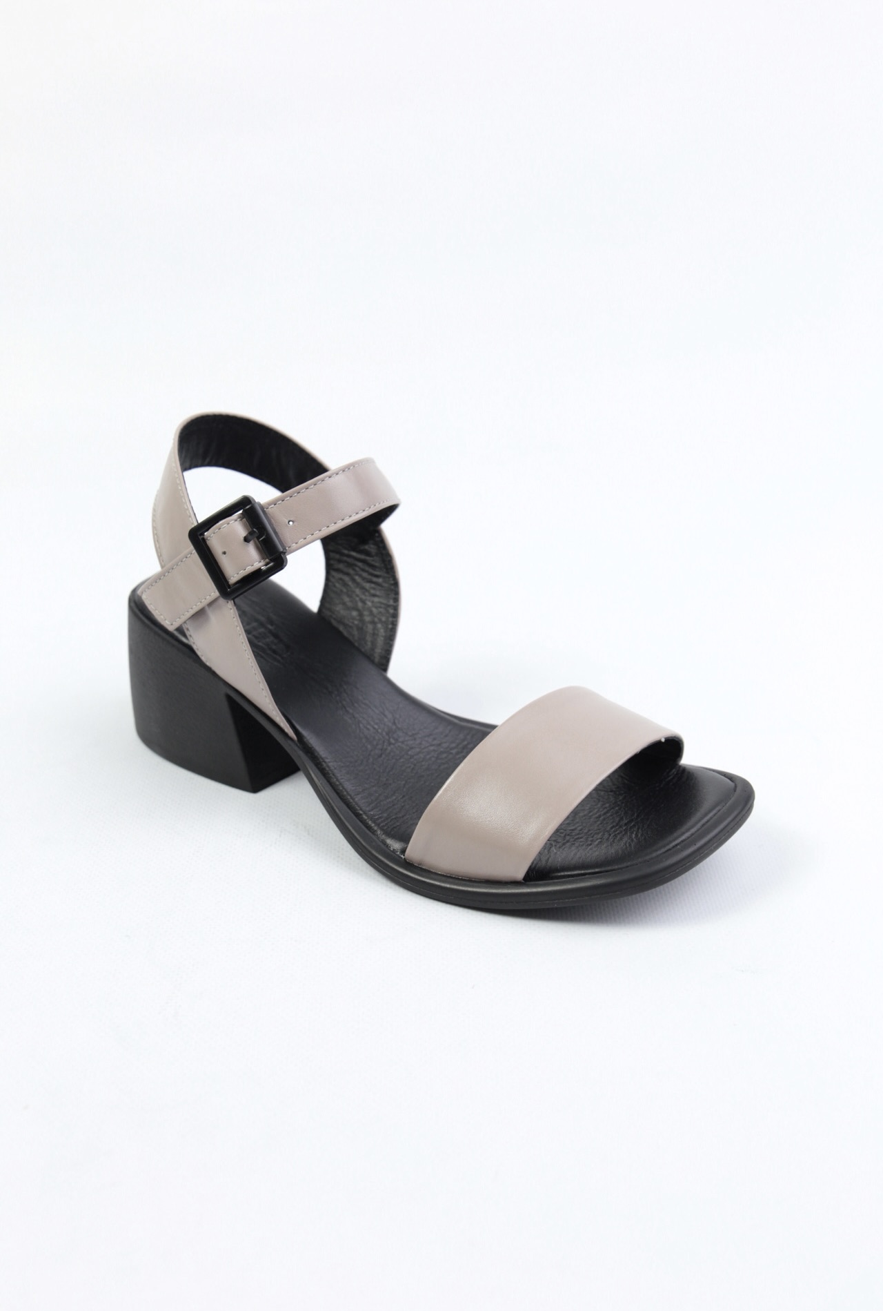 картинка Босоножки кожаные Benito от магазина Pratik