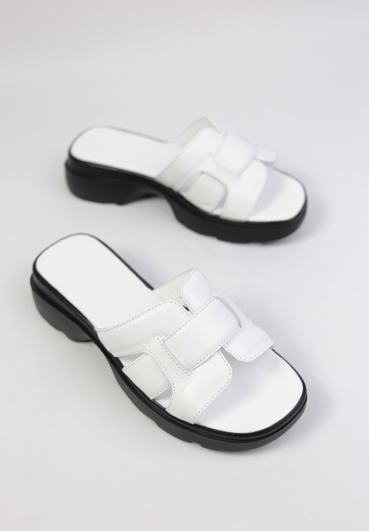 картинка Шлепанцы кожаные Benito от магазина Pratik