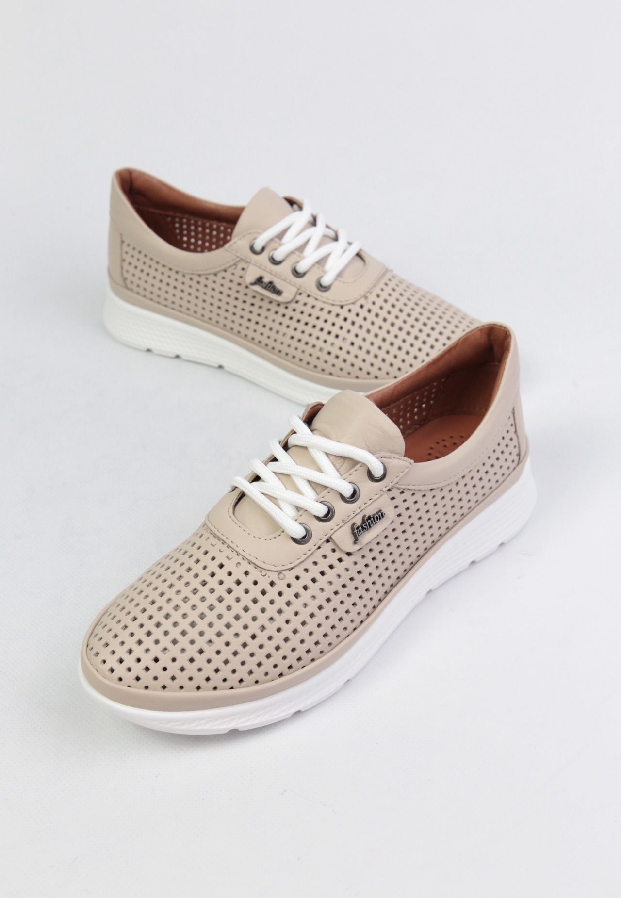 картинка Кроссовки кожаные Benito от магазина Pratik