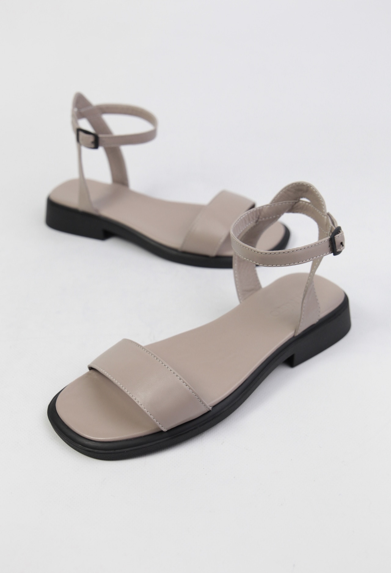 картинка Сандалии кожаные Benito от магазина Pratik