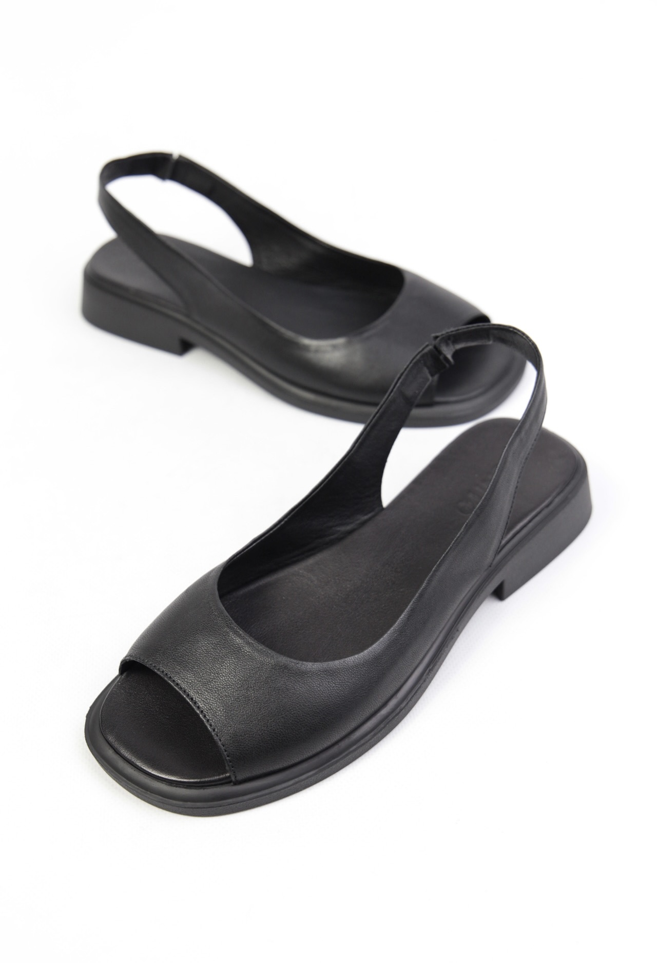 картинка Сандалии кожаные Benito от магазина Pratik