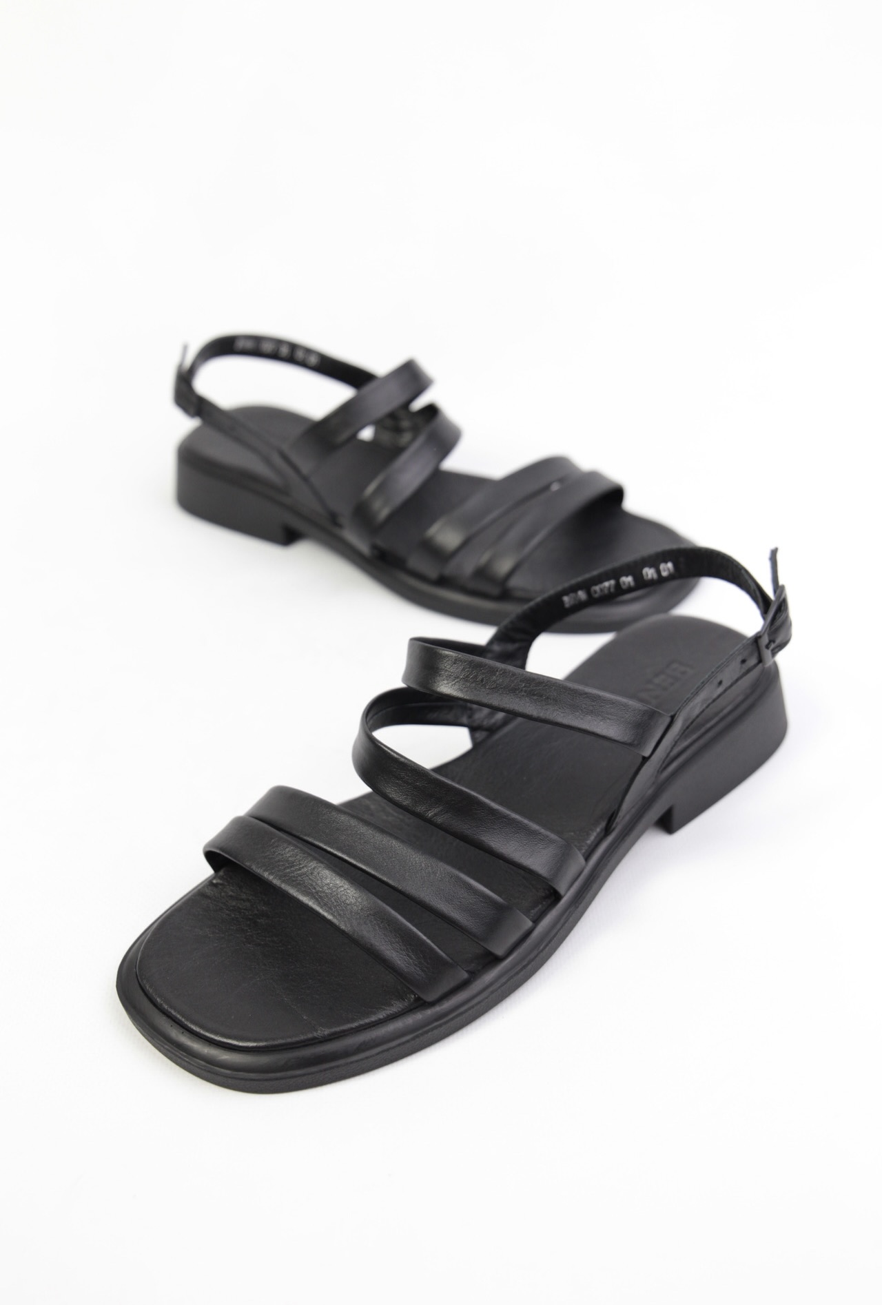 картинка Сандалии кожаные Benito от магазина Pratik