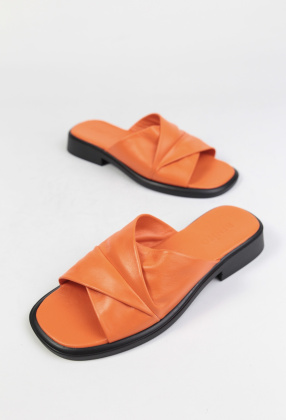 Шлепанцы кожаные Benito 0106/76 new- фото 1 - интернет-магазин обуви Pratik