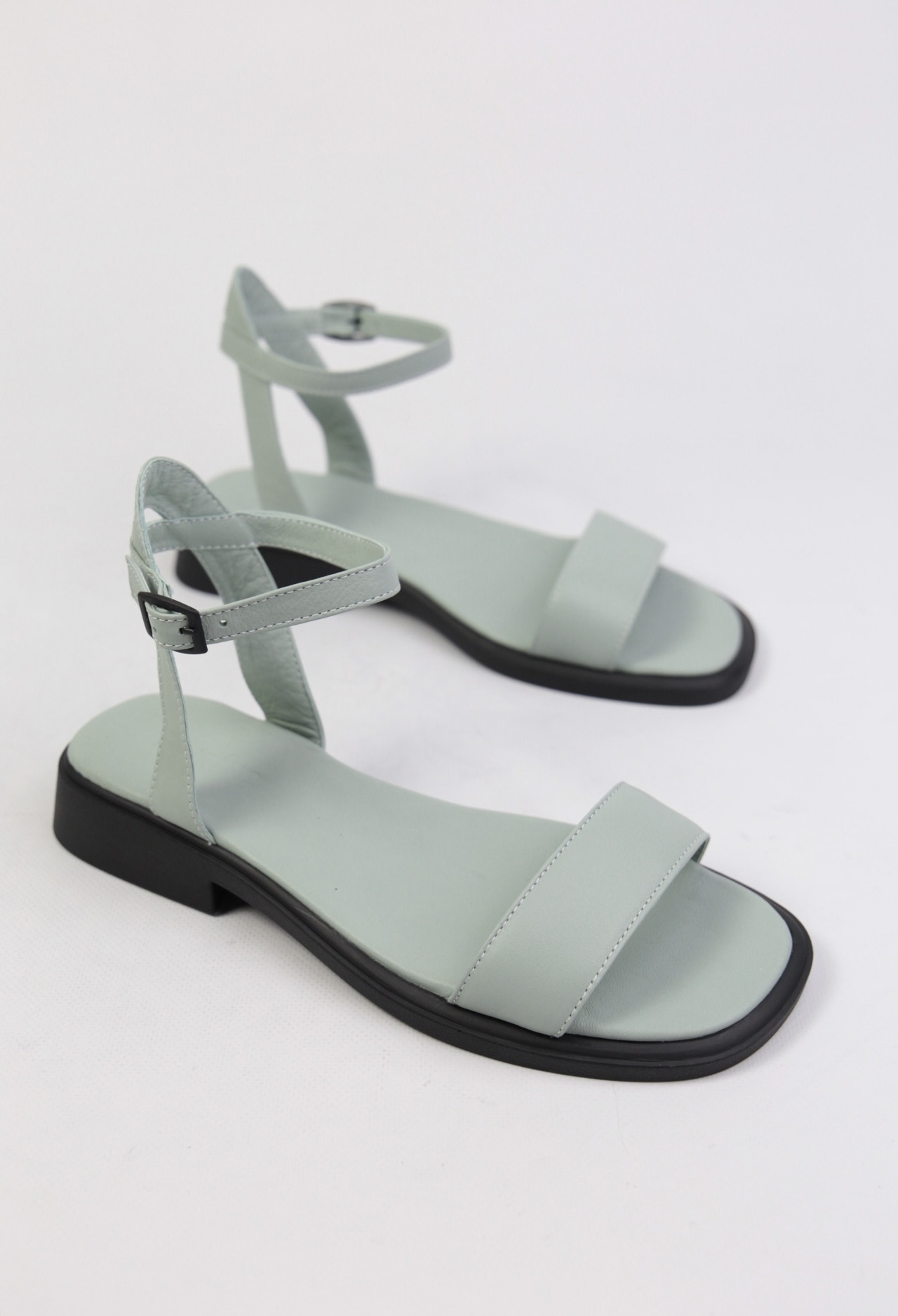 картинка Сандалии кожаные Benito от магазина Pratik