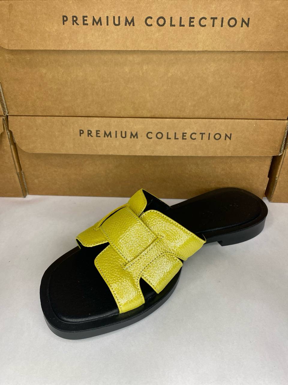 картинка Шлепанцы кожаные Benito от магазина Pratik